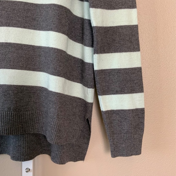 GAP Bella Stripe V-neck Pullover Sweater - Picture 8 of 16
